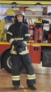 #EPI 👨‍🚒🚒 👉 Découvrez notre équipement de protection individuelle pour toutes nos interventions de #feux #urbains. Merci à notre groupement technique et plus particulièrement aux agents du service habillement qui œuvrent à nos côtés. ✅️ Bien protégés pour mieux sauver. _______ 🎥 C.SARTOR / SDIS06 #NousSommesPompiers06 #pompiers #firefighter #fire #protection #rescue #18 #112 | Sapeurs-pompiers 06 - SDIS 06