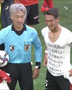 5.8K views · 1.3K reactions | 藍⚽ Referee Nobutsugu Murakami gave a yellow card for the last time before he retires to Tomoaki Makino after he refereed Nagoya Grampus and Urawa Reds in the last game of the 2021 MEIJI YASUDA J1 LEAGUE season! - © J.LEAGUE - All Rights Reserved #JLEAGUE | J.League (Japan Professional Football League)/Jリーグ | Facebook