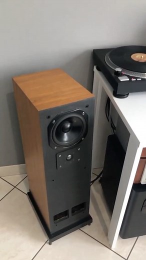 20K views · 678 reactions | This song !!! Hifi setup  Credit : @mirkoseghezzi #hifi #hifiaudio #stereophile #audiophile #audiophiles #audio #audioporn #hifiporn #stereo #vinyl #vinylcollection #turntable #nowspinning #homeaudio #highendaudio #amplifier #vintageaudio #speakers #speakersystem #loudspeakers #movieroom #listeningroom #hifivintage | Decibelvibe | Facebook