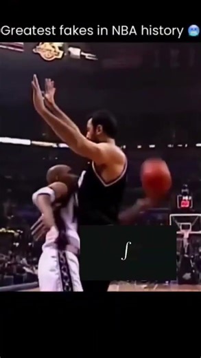 Home Alone (1990) follows Kevin McAllister (McAuley Culkin) #edit #shorts #basketball