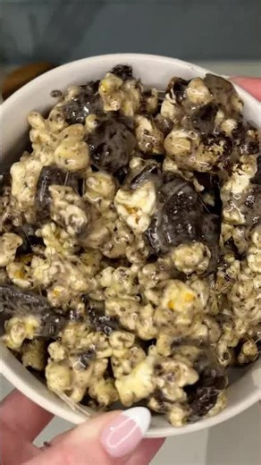 Viral Oreo marshmallow popcorn recipe 🍿#shorts #easydessert #easyrecipe #viralrecipe #popcorn