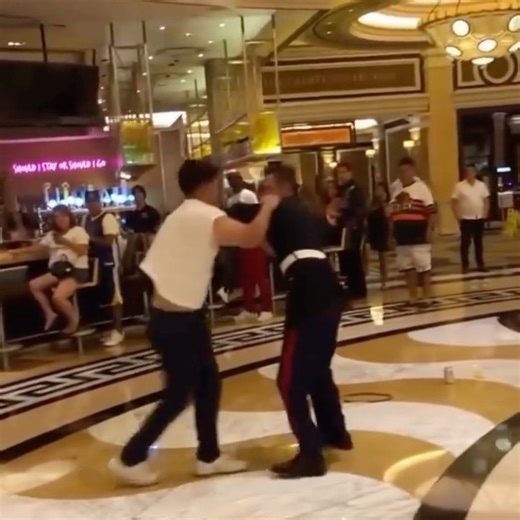 MrGunsNGear on Instagram: "No one wants to get in a fight in your dress uniform but the Corporal got a few good shots in and his uniform looked generally squared away at the end. Carry on.... 🇺🇸 #USMC #fight #bar #casino #E4Mafia #Marines"