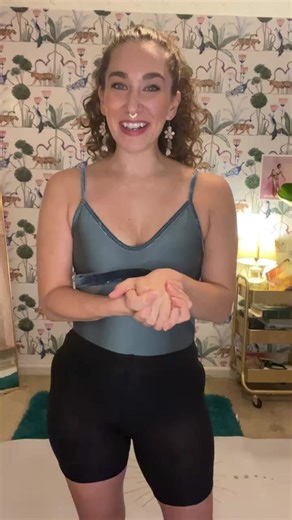 Merry Annette on Instagram: "Sunday stretch and yap! I'm getting back into my bendy body for a contortion act I'm working on AND I'm currently hosting the Merry and Bendy Challenge and you're not too late to join! Comment BENDY Or comment GROUP for access to the Facebook group for performers! #bendy #circus #splits #flexibility"