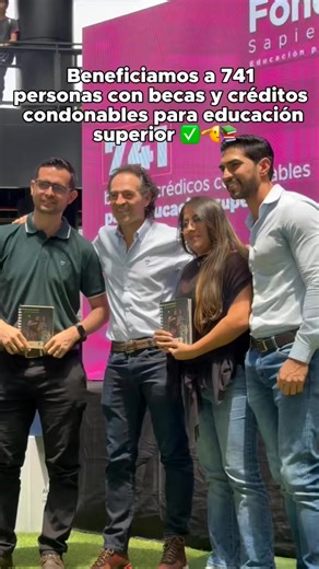 Entregamos 741 becas y créditos condonables para educación superior. 🤩 En la Alcaldía de la Gente le apostamos a la educación. 📚 ¡Medellín está mejorando! ❤️ | Alcaldía de Medellín