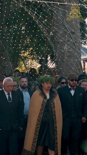 Ko Kiingi Tuheitia ki te rangi, e moe e te Ariki, e te Kiingi. Hoki atu raa ki too Whaea me ngoo tuupuna katoa. Paimaarire. | Kiingitanga