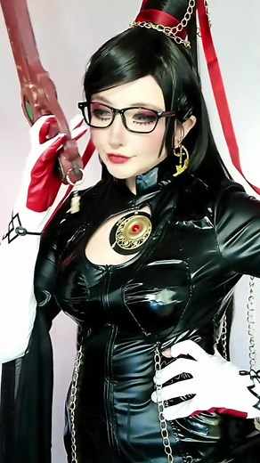Bayonetta Cosplay: Sweet 16 Celebration | Fran Reacts to Cosplay Mishap
