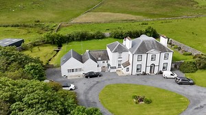 As you can see we had an amazing week on Islay and Jura earlier this year on our Wildlife and Landscape Signature Photography Retreat. So we are excited to confirm that we have secured a return visit We will be travelling to the beautiful and mesmerising island of Islay. Islay has a wealth of natural history, with many contrasting beautiful areas we can explore. The landscape offers an abundance of wildlife including deer, seals, and a huge variety of birds, including Golden and Sea Eagles We al