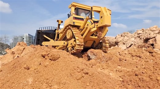 18 reactions | Function of JDM-98 RC hydraulic bulldozer rear ripper. #rc #rcmodel #hydraulic #bulldozer #digger #Toucanhobby | Toucan RC Hobby | Facebook