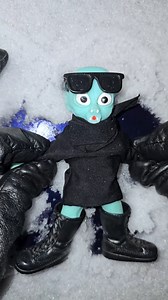 75K views · 1.2K reactions | 略 Jugando en LA NIEVE sale MAL 洛 #comedia #parte1 #humor #shorts #funny #nieve #fyp #alien #creative | MarcianitoyYoshi | Facebook