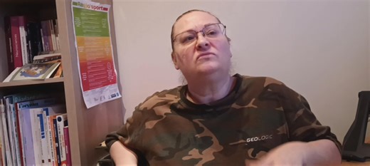 Les réunions ESS sont des lieux de rencontres pluridisciplinaires qui permettent de résoudre, collectivement des énigmes humaines en faveur de l'inclusion, et donc par là, de l'acceptation et de l'intérêt de l'enfant. Or, certains d'entre vous, parents, avez éprouvé un sentiment d'incompréhension et de rejet, comme le confie Laëtitia. J'aivais été black listée par la direction de cet établissement début de ma carrière en qualité de neuro pédagogue, car on me définissait par la négation (cette pe