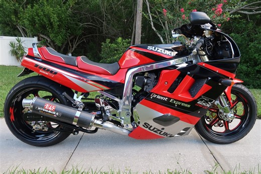 1,216cc-Powered 1991 Suzuki GSX-R1100