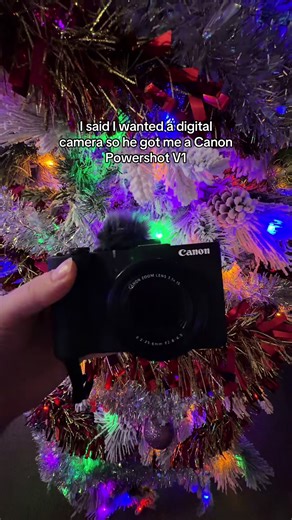 Canon Powershot V1 vs Canon G7X Mark III Comparison