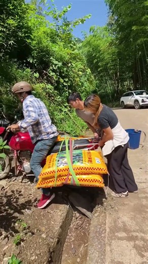 Passersby's kindness touched me#funny #kindness #help