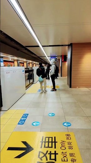 Osaka Umeda station train view amazing 😍👍2024 fall ✨🍁🇯🇵❤️