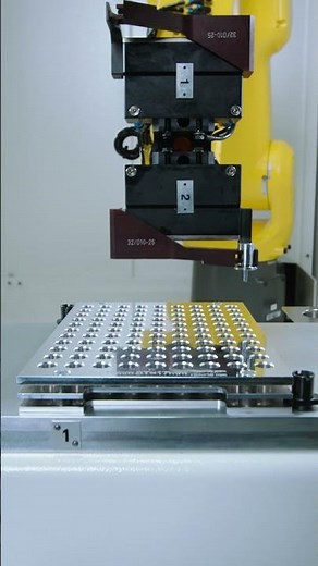Good to know: Teaching of loading pallets on a WALTER machine #toolmaking #waltermachines #robotics