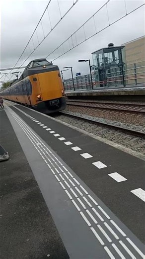 Koploper (+1) Passes by Almere Buiten #trainspotting #train #railway