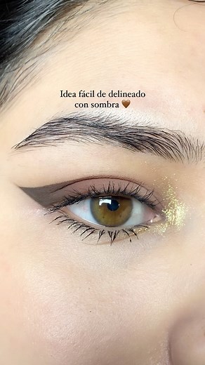 3.6M views · 317K reactions | Idea fácil de delineado con sombra 癩 Para este look usé la Desert Monsoon Pallet de @whatsupbeauty  #Maquillaje #makeup #maquillajetips #maquillajetutorial #maquillajedeojos #tutorial #tutorialdemaquillaje #tipsdemaquillaje #maquillajenatural #maquillajefacil #tutorial #delineado #delineador | Makeupteca | Facebook