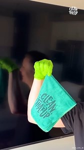 The Best Way to Clean Your TV Screen #cleaningtips #housecleaning #cleaning #screencleaning | Clean That Up