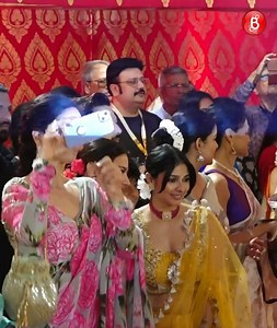 72K views · 2.5K reactions | Kajol and her family along with her loved ones, come together to celebrate Durga Puja with heartfelt devotion.  The vibrant festivities, and the bond that makes these occasions truly special. #Kajol #RaniMukerji #DurgaPuja | Bollywood Fans | Facebook