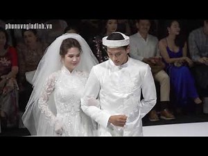 Ngọc Trinh làm vedette, Diệu Nhi lần đầu catwalk, BB Trần nổi bật trong dàn mẫu Hóng Showbiz