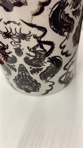 Spot alien vibes in this design ☕️💨✨👽 #xenomorph #alien #movie #scifi #mug