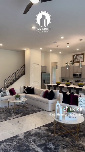 ✨Descubre la elegancia sin restricciones en Elle Residences Miami, una colección de 180 residencias diseñadas con un toque parisino. 🏙️ Estas casas en Edgewater, Miami ofrecen un estilo de vida exquisito. 🏋️‍♂️ Gimnasio de última generación 🌿 Césped para ejercicios al aire libre 🧘‍♀️ Jardín de meditación 💆‍♀️ Spa 🏊‍♂️ Piscina en la azotea 🍹 Salón exclusivo para residentes Edgewater es el lugar ideal para los amantes del arte y la gastronomía de vanguardia en Miami. 🌟 💰Sus precios desde