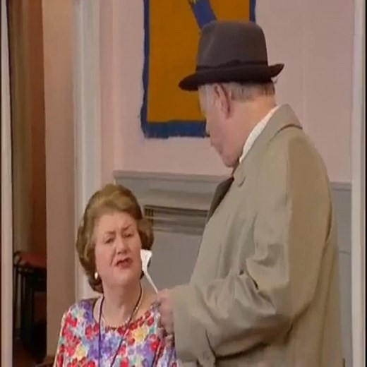 Keeping Up Appearances - Season 5 Episode 10 - The Hostess | Classic TV Moments