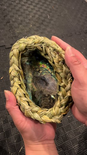 Maori Weaving: How to Make a Flax Basket | Rafwya Weaving