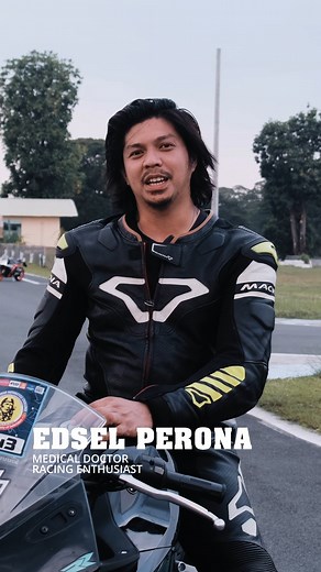 19K views · 242 reactions | The Bristol Invictus 400rr has been introduced to the Clark International Speedway, the home of Philippine Superbikes Champions. The Invictus caught the attention of some race enthusiasts. One of them, Dr. Edsel Perona decided to take the Invictus for a test ride and gave his honest impression on the bike. | Bristol Motorcycles | Facebook