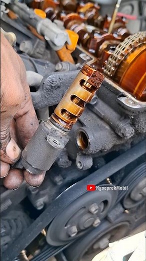 Toyota Avanza Variable Valve Timing Solenoid Removal #enginerepair #mechanic #carmaintenance