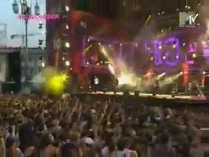 7.9K views · 195 reactions | Tiziano Ferro Centro di gravità permanente Live piazza del Duomo Milano #tizianoferro | Lento/Veloce | Facebook