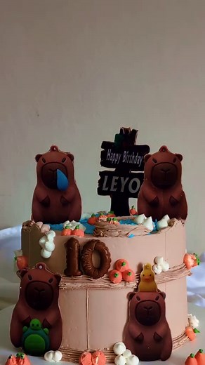Gâteau adoré sur le thème des capybaras pour anniversaire