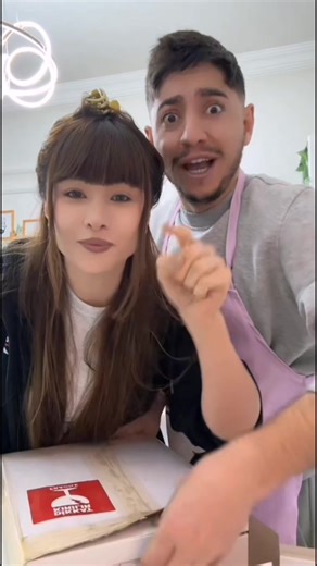 Furkan Ağluç ve Nia Kurbanova ile Unboxing Makyaj Seti