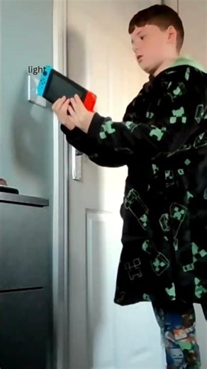 How To Switch A Light Switch whith a Nintendo Switch Light #switchlite #nintendo #nintendoswitch