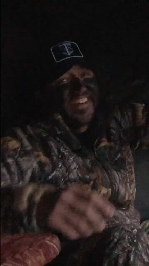 Jason Aldean takes a TUMBLE 👀🤣