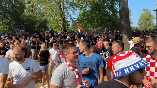 Obožavatelji u fan zoni na Bundeku uoči koncerta Marka Perkovića Thompsona na Hipodromu. Video: Zeljko Lukunic/PIXSELL | Radio Banovina