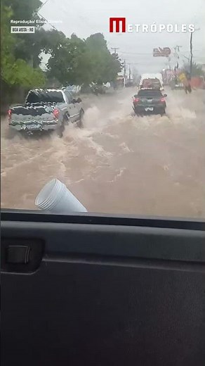 Forte chuva em Roraima alaga ruas e avenidas de Boa Vista