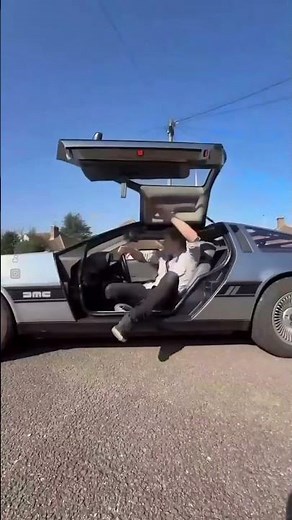 ¡Hoverboard Real! Inventor crea patineta levitante magnética