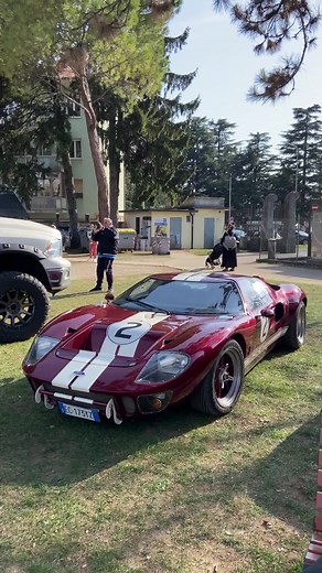 Back in the 60’ 🇺🇸#ford#fordgt#fordgt40#cars#supercar#classiccar#vintage#hypercars#carspotting#carvideo#passion#carpassion#foryou#fy#perteeee#perte#viral#udine#italy#usa#america#americancars#video#xzybca#carvideos