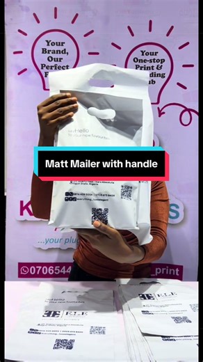 Matt Medium mailer with handle 35k for 100pcs✅ 20kfor 50pcs ✅ Small Matt mailer with handle ▶️ 28k for 100pcs 18k for 50pcs Nationwide delivery ✅ Send a dm to order: 07065443377✅ #mattmailer #mailerwithhandle #printerinibadan #printerinoshogbo #affordablepackaging