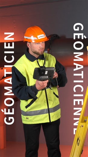 Viteos on Instagram: "Faites comme @giliankohler, attaquant du HCC : passez à l’action⚡Aujourd'hui, il se glisse dans la peau d'un géomaticien, conseiller client, ingénieur et participe activement à la transition énergétique de la région ! Rejoignez Viteos pour construire l'énergie de demain. Plus d'informations sur notre site internet 👉 https://www.viteos.ch/a-propos-de-viteos/carriere/"