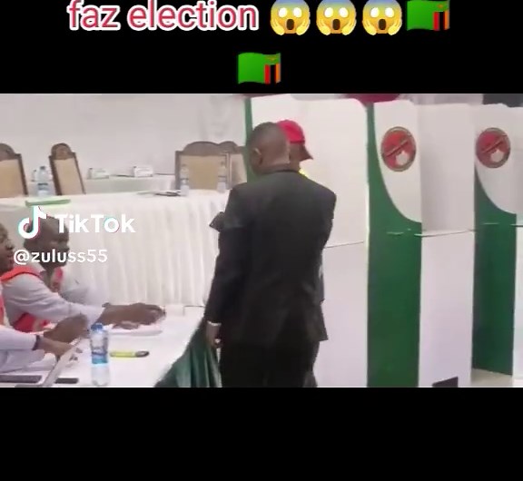 𝐔𝐏𝐃𝐀𝐓𝐄: The Electoral Commission of Zambia has completed setting up the ballot booth.Voting is now set to commence in the next 20 minutes.