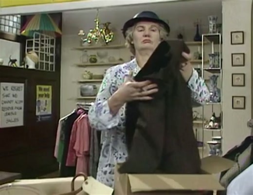 #KeepingUpAppearances #90s #hyacinthbucket #patriciaroutledge #Cliveswift #england #richardbucket #onslow #daisy #elizabeth #comedy #thebucketwoman #britcom #violet #rose #emmet #sitcom #britishsitcom #hyacinthbouquet #itsbouquet #comedysitcom #hyacinthandrichard #elizabethandemmet #britishcomedy #sitcom #bbc #bbcsitcom #itvsitcom #uk #england #1990s #television #tv #funny #english #bouquet @britboxtv @bbc @itvxofficial @itv @itvstudiosamerica
