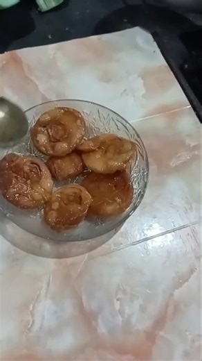 Meethi Mathri 😍 Itni Khasta! #food #indiansweetdish #shorts #cooking