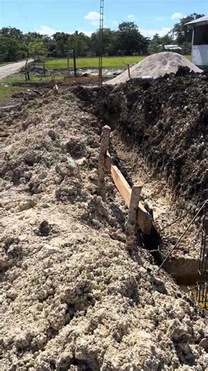 Fundición de columnas proyecto mejoramiento instituto básico por cooperativa Aldea El Mango