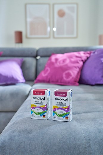 ✨AGATE TIE-DYE✨ Wusstest du, dass du mit #simplicol Textilfarben Expert auch in der Waschmaschine tolle Batik-Effekte erzielen kannst?😍 Hier kommt die coole "Agate" Technik ins Spiel. Einfach den Stoff an einer Holzkugel befestigen und ab in die Waschmaschine damit🎨 "Agate" steht übrigens für die wunderschönen Muster, die durch die Bewegung der Kugeln entstehen und an die Maserung von Achatschichten erinnern💜 #simplicol #colorupyourlife #expert #diy #tutorial #anleitung #love #color #upcycle 