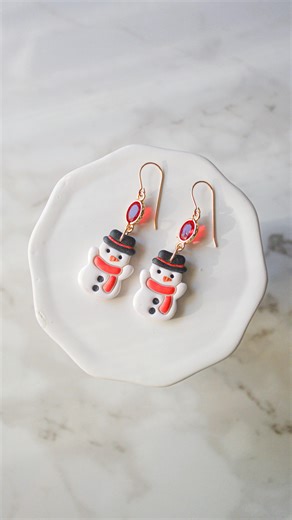 Our Christmas launch is set! Next Thursday 🚨 Set your alarms!🎄🎅🏻🎄❄️☃️⛄️✨🤶🏻☕️🍪🍫 #clayearrings #handmadeclay #localbusiness #localbiz #christmas #christmasearrings #navidad #clayjewellery #new #snowman #⛄ #♥ #🎄 #easttx #tylertexas #etx #easttexas #texas #latinaownedbusiness | corahandmadebynadia