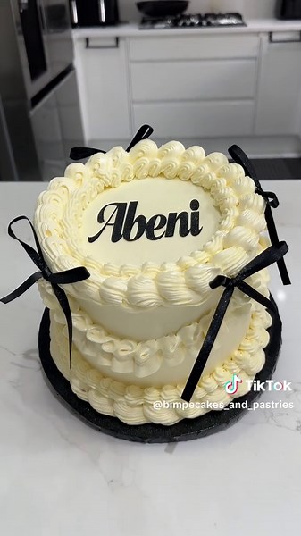 Beauty 🥰🥰#manchester #explorepage #snacks #manchesterbaker #pastries #cakedecorating #fypp #fpyシ❥tiktok #fpyツ #cakeart