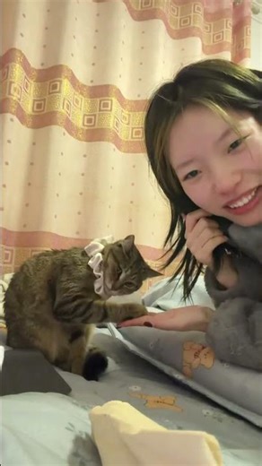 The microphone can only execute one program. Any more programs will crash...#Tabby