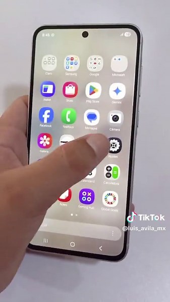 El Samsung Galaxy A56 (versión 12GB RAM/256GB) es un smartphone 5G de gama media-alta, destacado por su alto rendimiento gracias al procesador Exynos 1580. Cuenta con una pantalla Super AMOLED de 6.7